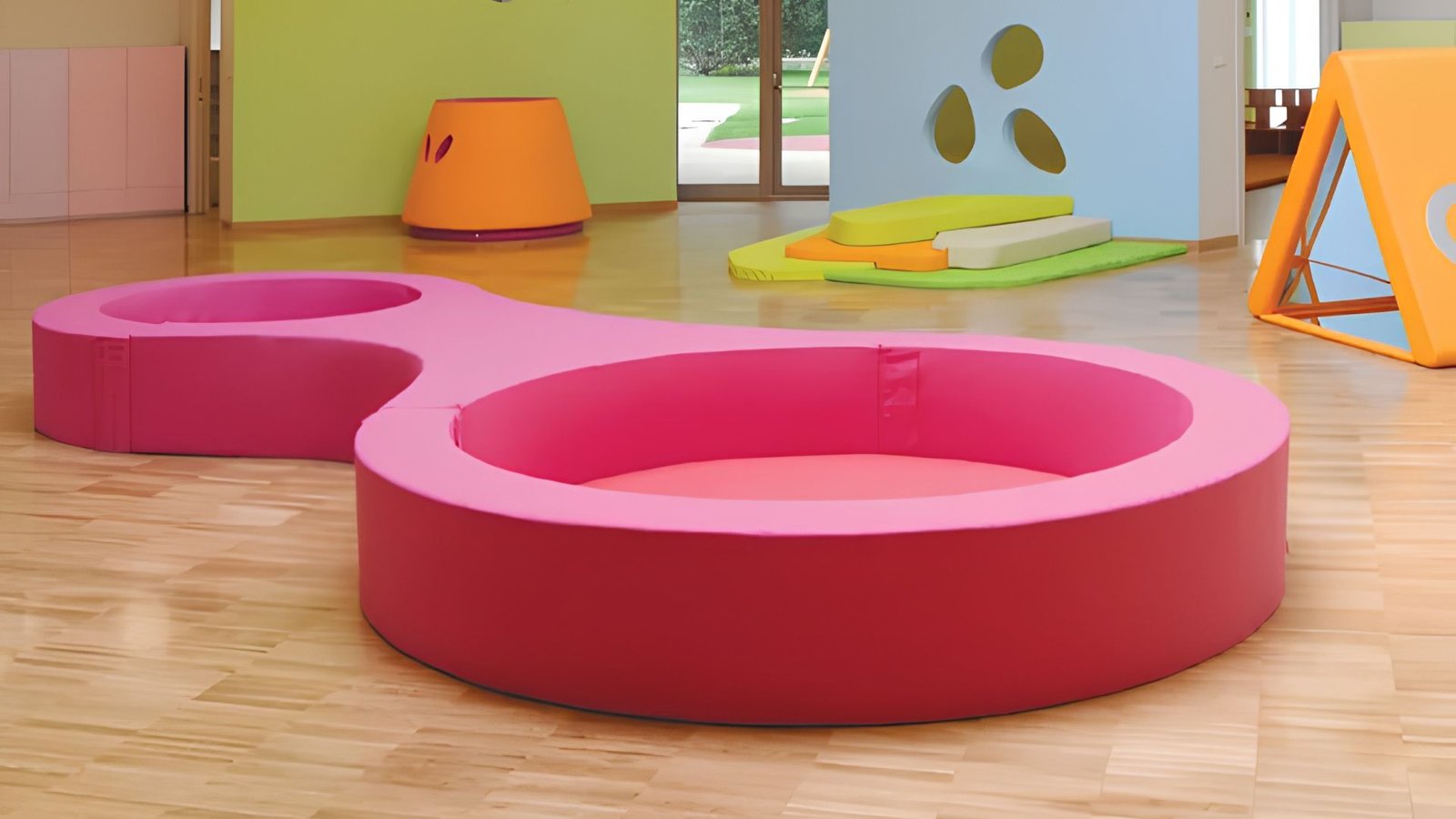 Collaborative play enclosure for early years learning environments