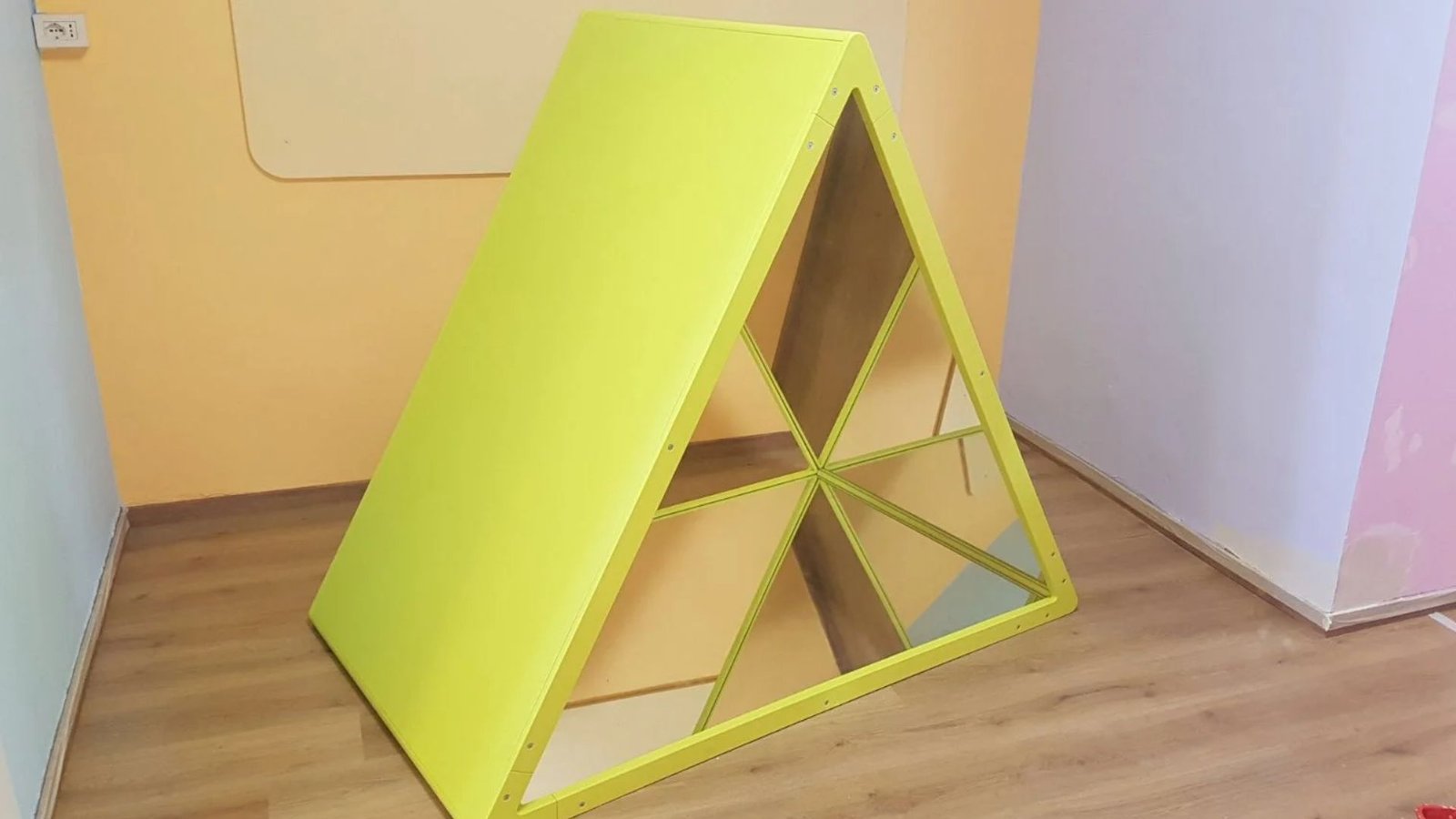 mirror triangle (1)