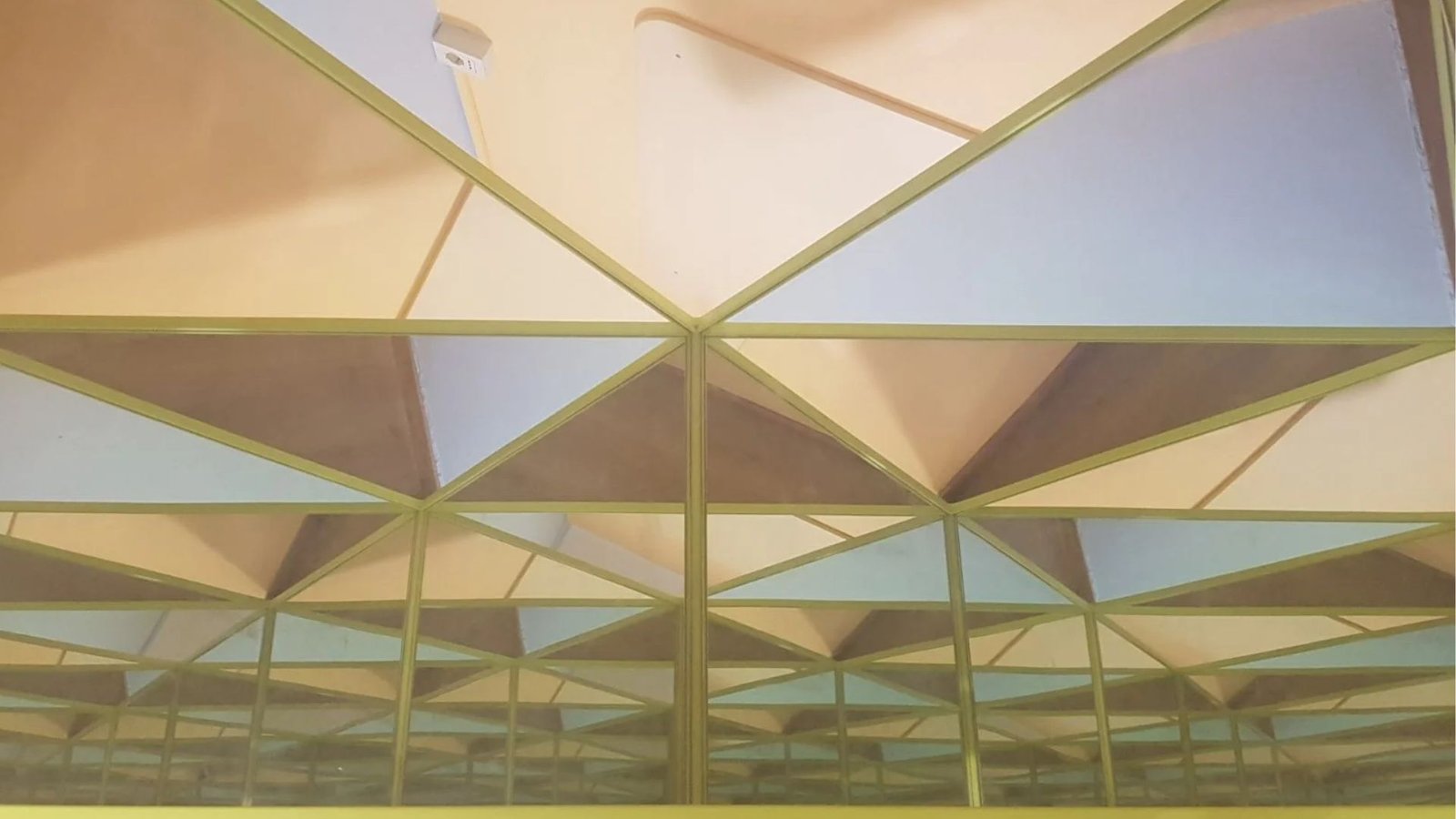 mirror triangle (2)